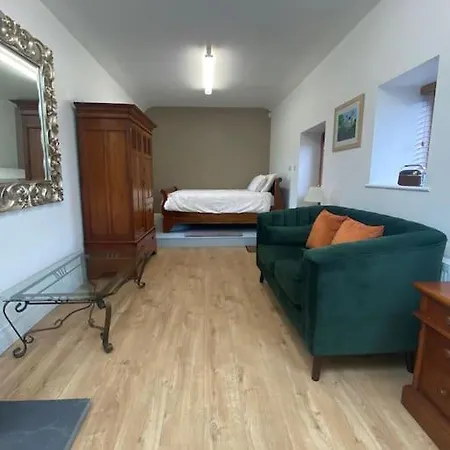 The Stables - Apartman *